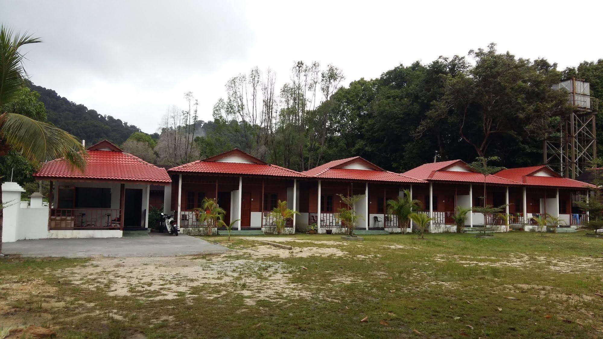 Pangkor Waterfall Beach Resort Kampung Teluk Nipah Bagian luar foto